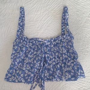 Adorable summer time cropped blouse